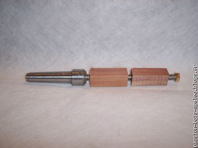 Mandrin à stylo avec morceau de bois de prunier pret a etre tourner